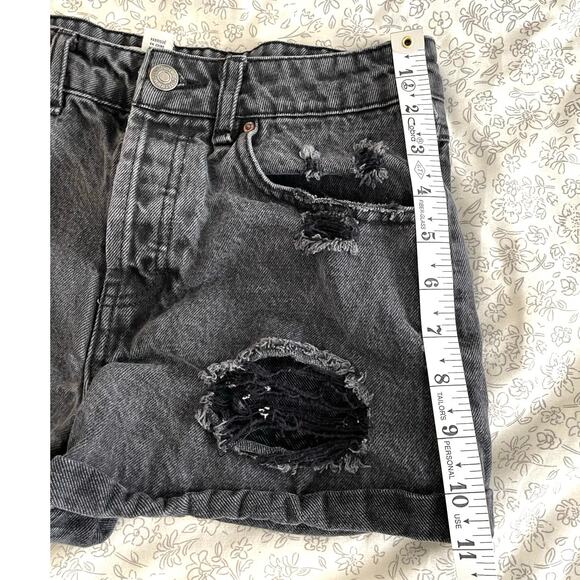 Forever 21 Black Distressed Denim Shorts Women’s Size 26 - Picture 4 of 8